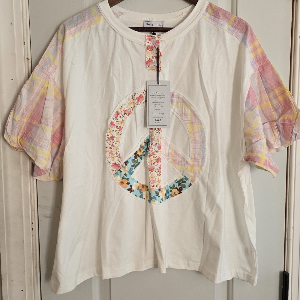 Made For You Women's Short Sleeve Peace Sign Tee - White and Pink